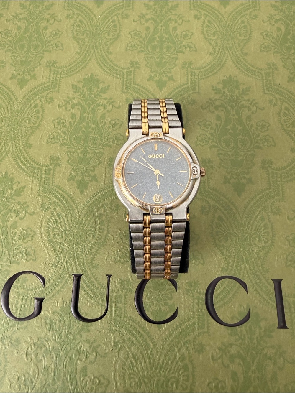 Auth Gucci Two-Tone Men's Bracelet Watch in Gold and Silver